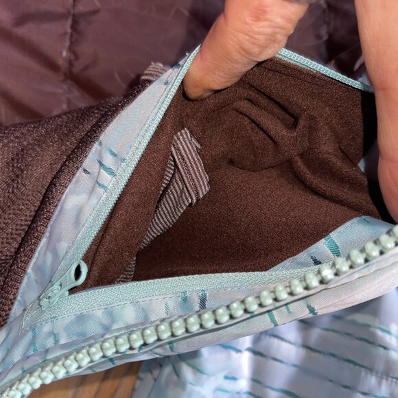 HOLDEN ski/snowboard jacket/gorgeous condition/L(pit to pit-21) - Picture 11 of 13